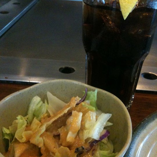 Снимок сделан в Sakura Japanese Steak, Seafood House &amp; Sushi Bar пользователем fuku876 9/23/2011