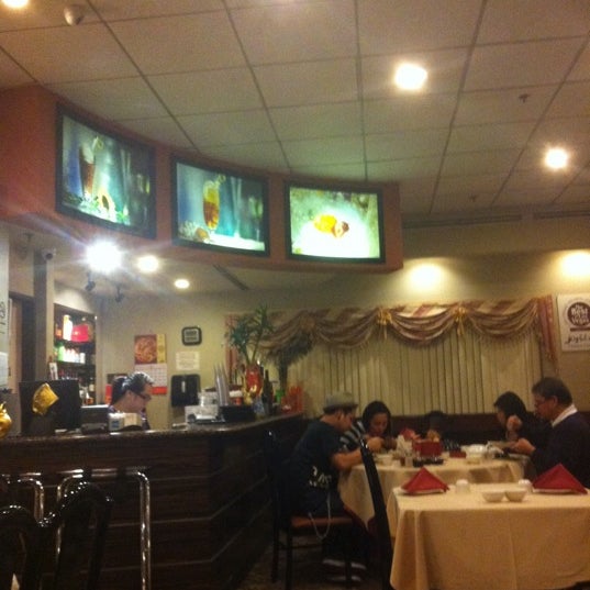 2/26/2012 tarihinde Barbataziyaretçi tarafından Joyful House Chinese Cuisine'de çekilen fotoğraf