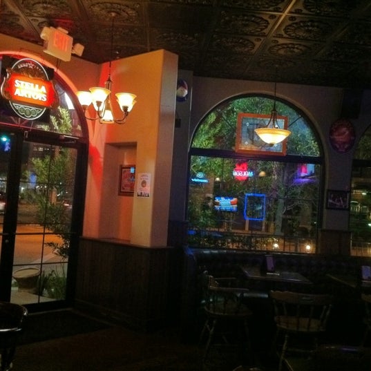 2/25/2012 tarihinde Sarah G.ziyaretçi tarafından The Maple Leaf Pub'de çekilen fotoğraf