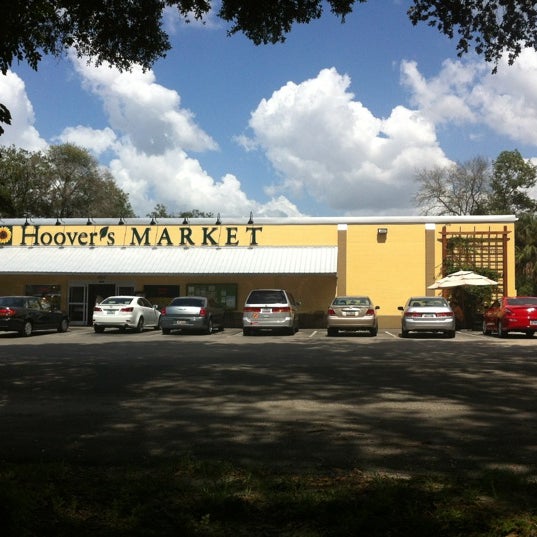 Das Foto wurde bei Hoover&#39;s Market von Jim am 7/27/2012 aufgenommen