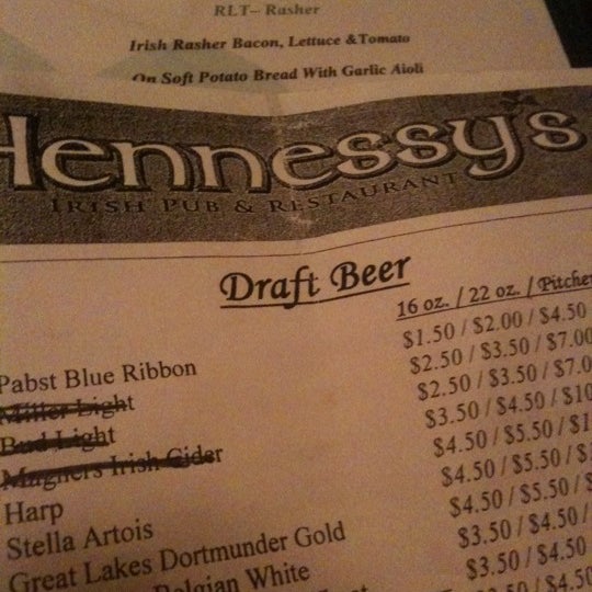 Снимок сделан в Hennessy&#39;s Pub &amp; Whiskey Bar пользователем Ginkgo W. 2/12/2011