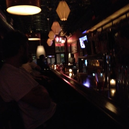 รูปภาพถ่ายที่ Easy Bar โดย Oscar R. เมื่อ 6/13/2012