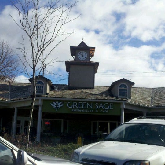 Foto tirada no(a) Green Sage Cafe por Zacchaeus N. em 1/12/2012