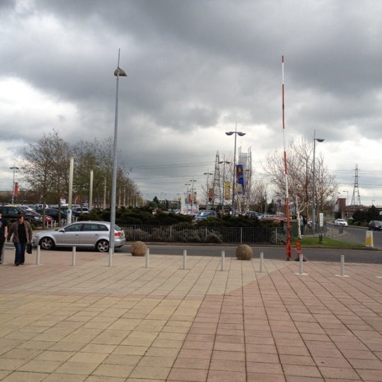 Photo taken at Junction 32 Outlet Shopping Village by Tuhel M. on 4/7/2012