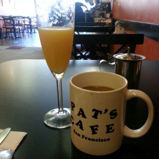 Foto tomada en Pat&#39;s Cafe  por Theron L. el 9/1/2012
