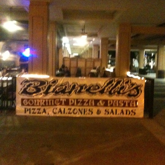 Снимок сделан в Bianelli&#39;s Gourmet Pizza &amp; Pasta пользователем Jene&#39; G. 11/13/2011