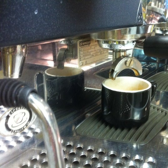 รูปภาพถ่ายที่ Starlings Coffee &amp; Provisions โดย Jon S. เมื่อ 1/25/2011