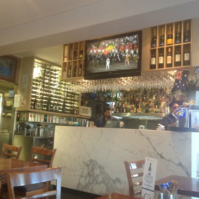 7/27/2012에 Tony R.님이 Xenos Restaurant Bar Cafe에서 찍은 사진