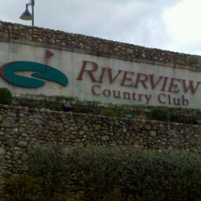 รูปภาพถ่ายที่ Riverview Country Club โดย Ray L. เมื่อ 3/30/2012