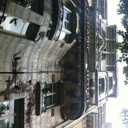 8/15/2012 tarihinde Simone H.ziyaretçi tarafından Hotel Ceramic Elysee'de çekilen fotoğraf
