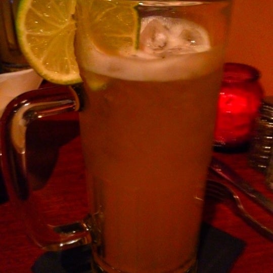 รูปภาพถ่ายที่ Adobo Taqueria and Tequila Bar โดย Zoe B. เมื่อ 12/3/2011