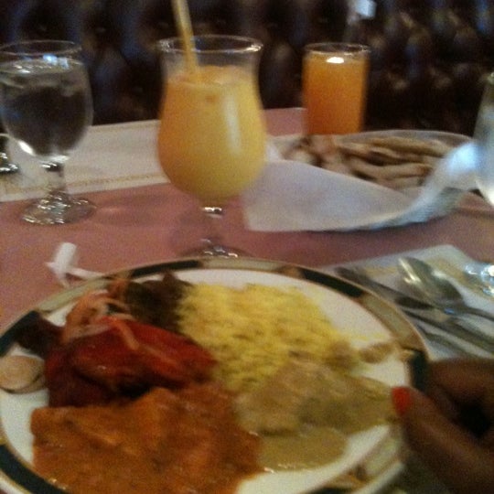 รูปภาพถ่ายที่ Jaipur Royal Indian Cuisine โดย Morgan T. เมื่อ 8/17/2011