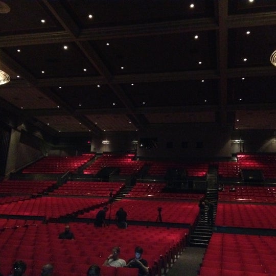 Foto tirada no(a) Raleigh Memorial Auditorium por Rob K. em 9/7/2012