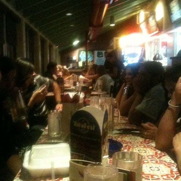 Photo taken at Chili&#39;s Grill &amp; Bar by Artie R. on 10/15/2011
