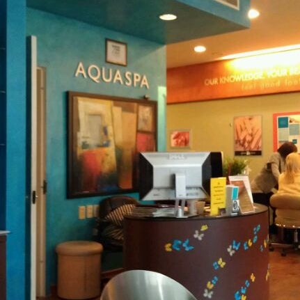 Foto tirada no(a) AquaSpa Day Spa and Salon por Charlene M. em 11/7/2011