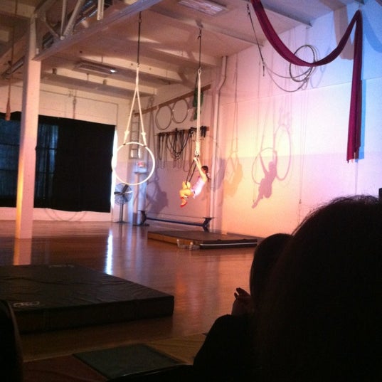 Foto tomada en Philadelphia School of Circus Arts  por Michael S. el 5/5/2012