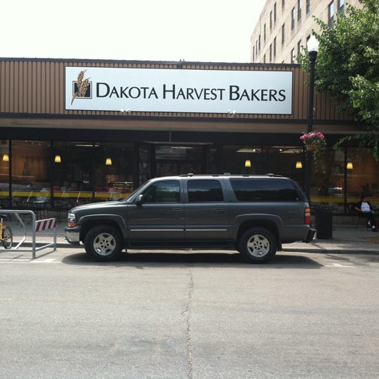 รูปภาพถ่ายที่ Dakota Harvest Bakers โดย Stephen W. เมื่อ 7/8/2011