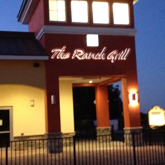 รูปภาพถ่ายที่ The Ranch Grill โดย Darrin S. เมื่อ 5/30/2012