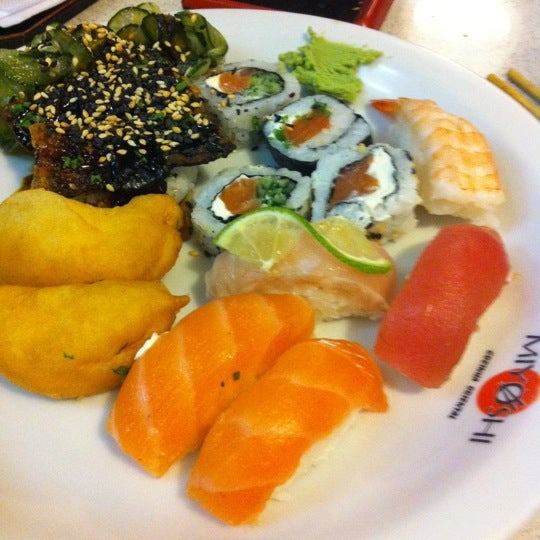 รูปภาพถ่ายที่ Restaurante Miyoshi Beiramar โดย Fernando J. เมื่อ 7/16/2012