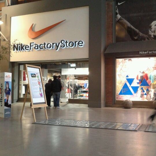 Photos at Nike Factory Store Buenaventura - Quilicura - 22 tips