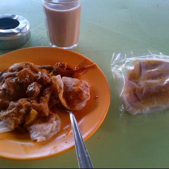 รูปภาพถ่ายที่ Restoran Sharif Maju โดย Wan M. เมื่อ 5/23/2012
