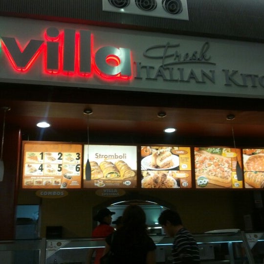 6/23/2012 tarihinde Abel R.ziyaretçi tarafından Villa Fresh Italian Kitchen'de çekilen fotoğraf