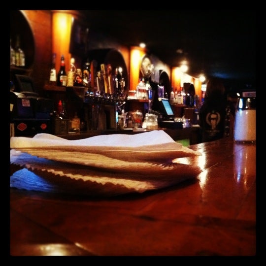 12/10/2011 tarihinde Joshua S.ziyaretçi tarafından Yur&#39;s Bar &amp; Grill'de çekilen fotoğraf