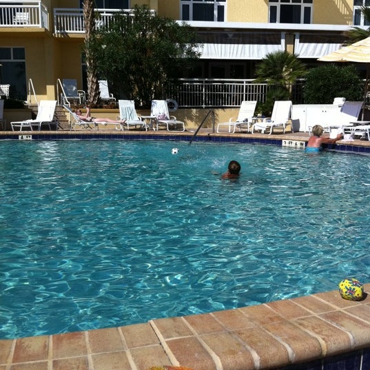 Foto diambil di The Shores Resort &amp; Spa oleh Mary kay H. pada 9/5/2011