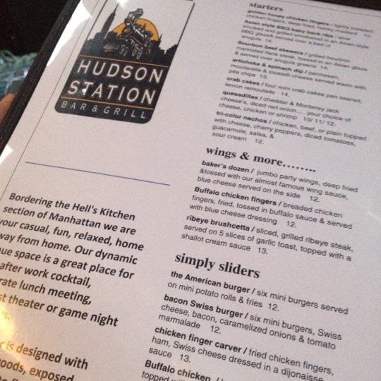 Foto diambil di Hudson Station Bar &amp; Grill oleh Jasmine L. pada 5/13/2012