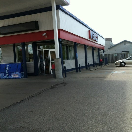 Photo prise au Wesco par Bernie D. le4/26/2012