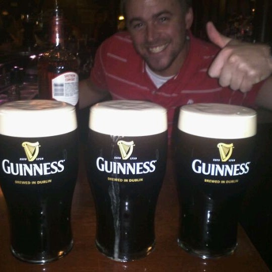 Photo prise au Dublin Bay Irish Pub &amp; Grill par Josh R. le11/19/2011