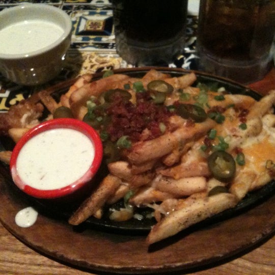 Photo taken at Chili&#39;s Grill &amp; Bar by J-P E. on 4/5/2011