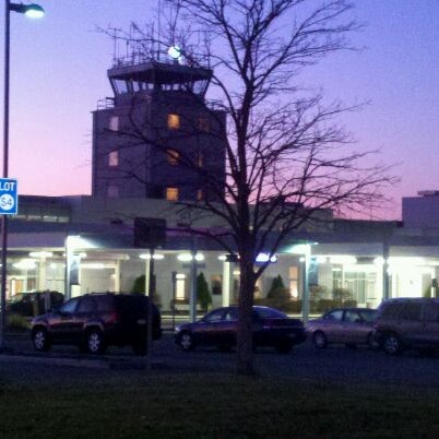 11/3/2011 tarihinde Dale F.ziyaretçi tarafından Greater Binghamton Airport / Edwin A Link Field'de çekilen fotoğraf