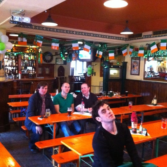 3/17/2012 tarihinde Ciärän J.ziyaretçi tarafından O&#39;Kellys Irish Pub'de çekilen fotoğraf