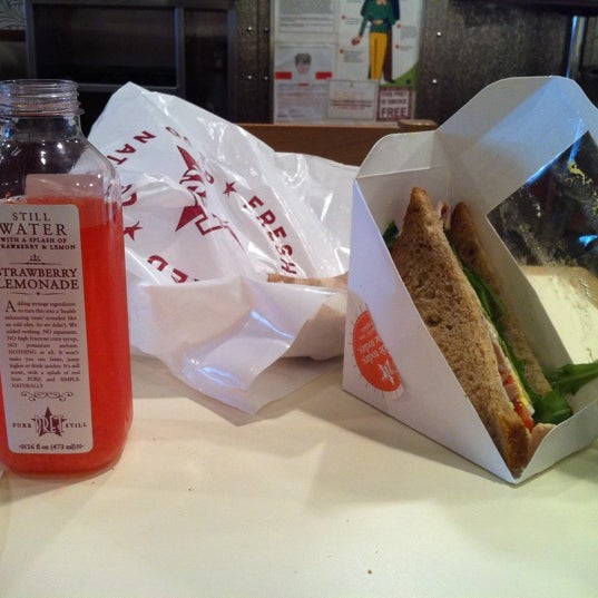 All sandwich are good and strawberry lemonade !