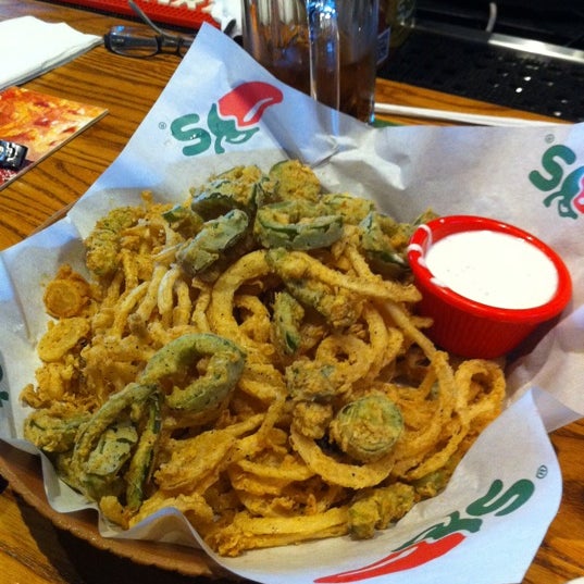 Photo taken at Chili&#39;s Grill &amp; Bar by Jose H. on 9/30/2011