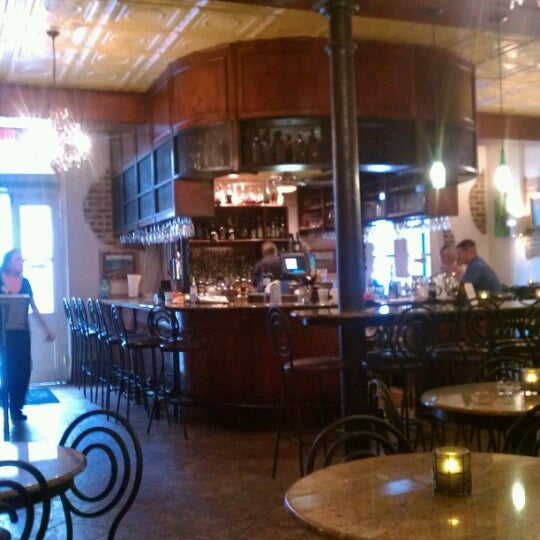 7/4/2012 tarihinde Chuck L.ziyaretçi tarafından Orleans Grapevine Wine Bar and Bistro'de çekilen fotoğraf
