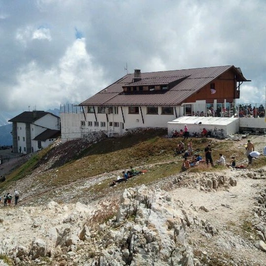 Горная база Рифуджо Лагацуой Rifugio Lagazuoi