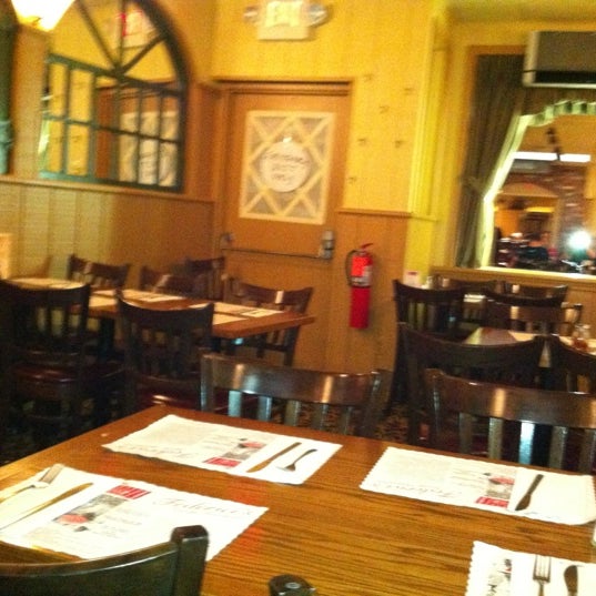 รูปภาพถ่ายที่ Federici&#39;s Family Restaurant โดย Jamie D. เมื่อ 6/20/2012
