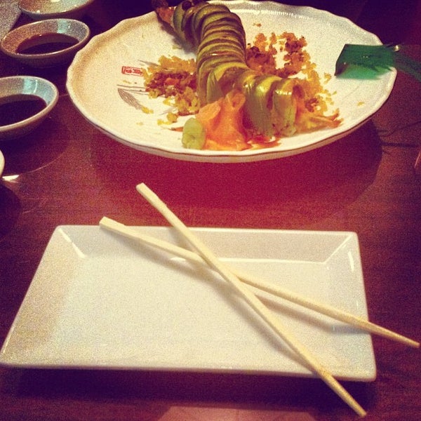 4/8/2012 tarihinde Joseph D.ziyaretçi tarafından Sakura Sushi &amp; Bar'de çekilen fotoğraf