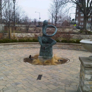 Photo taken at Park Ridge Public Library by Gregg T. on 4/9/2011