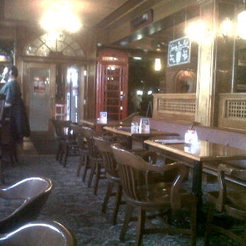 11/10/2011 tarihinde Rucsandra-Maria S.ziyaretçi tarafından Winston&#39;s English Pub &amp; Grill'de çekilen fotoğraf