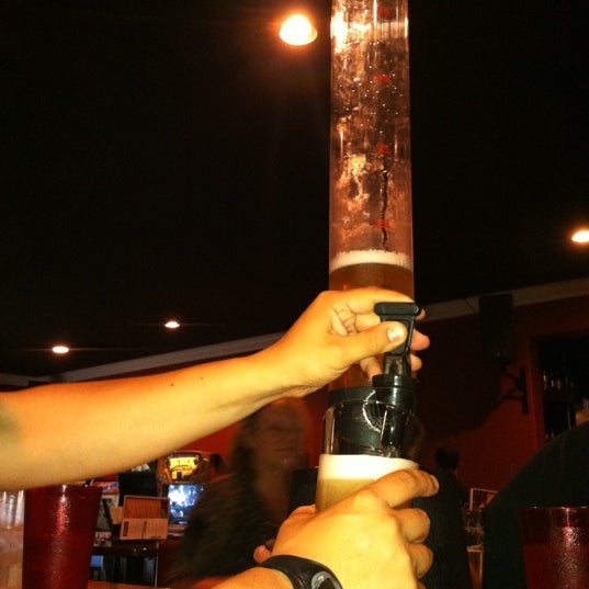 Foto scattata a Republic Bar &amp; Grill da Candace J. il 6/21/2012