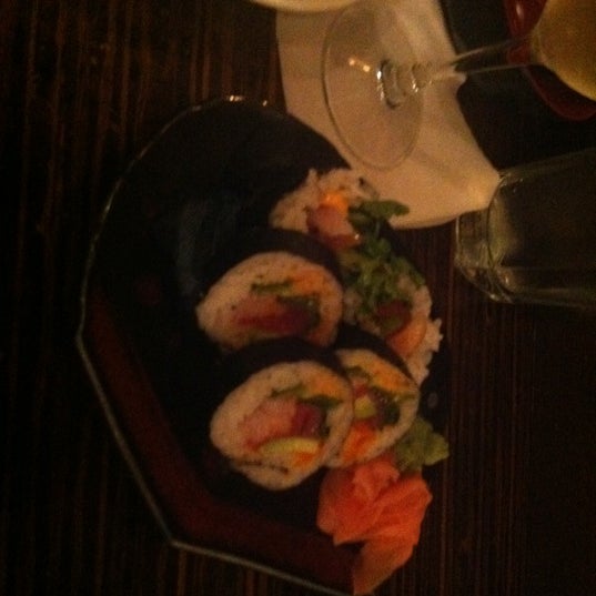 Photo prise au Usagi Ya Sushi &amp; Pan-Asian par Cecilia O. le7/27/2011