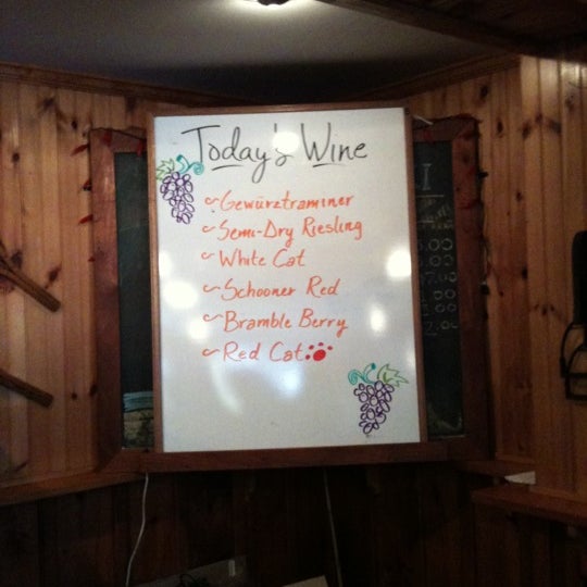 Photo taken at Standing Stone Vineyards by Stevie J. on 5/6/2012