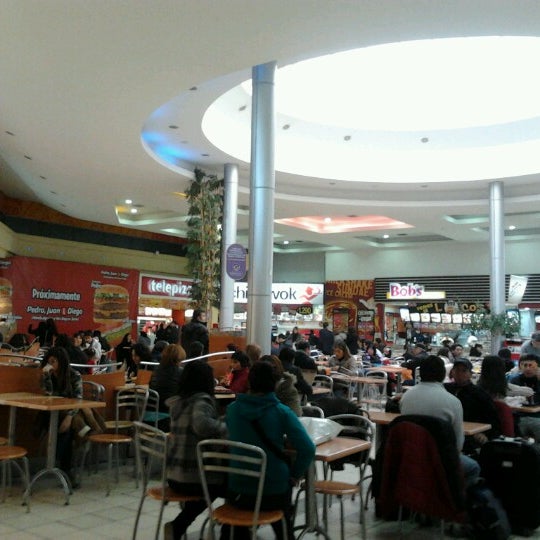 รูปภาพถ่ายที่ Mall Paseo Arauco Estación โดย Marcela D. เมื่อ 6/14/2012