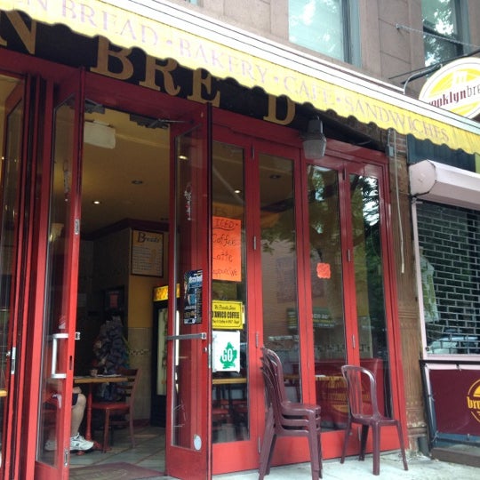 6/18/2012 tarihinde Mike O.ziyaretçi tarafından Brooklyn Bread Cafe'de çekilen fotoğraf