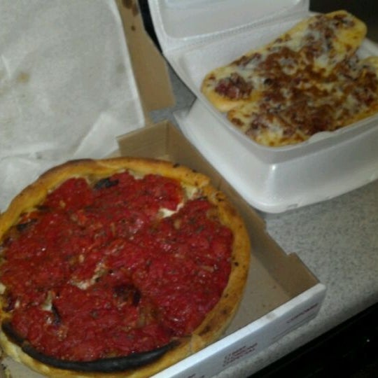 From a Chicagon, the deep dish is amazing! The bacon garlic bread too!