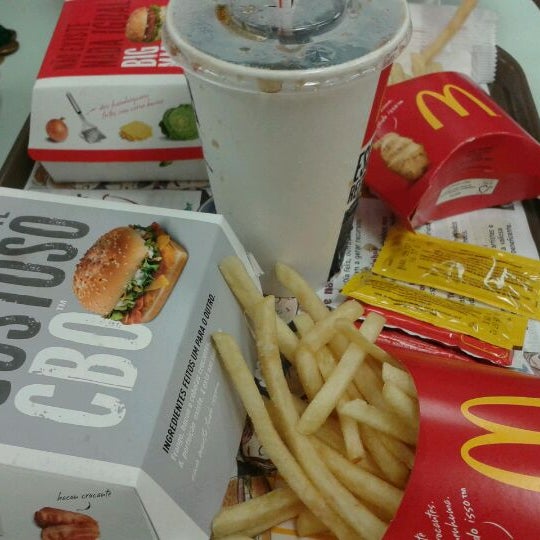 Foto tomada en McDonald&#39;s  por Thaisa M. el 12/28/2011