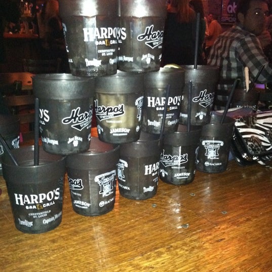 Снимок сделан в Harpo&#39;s Bar &amp; Grill пользователем Emily A. 1/22/2012